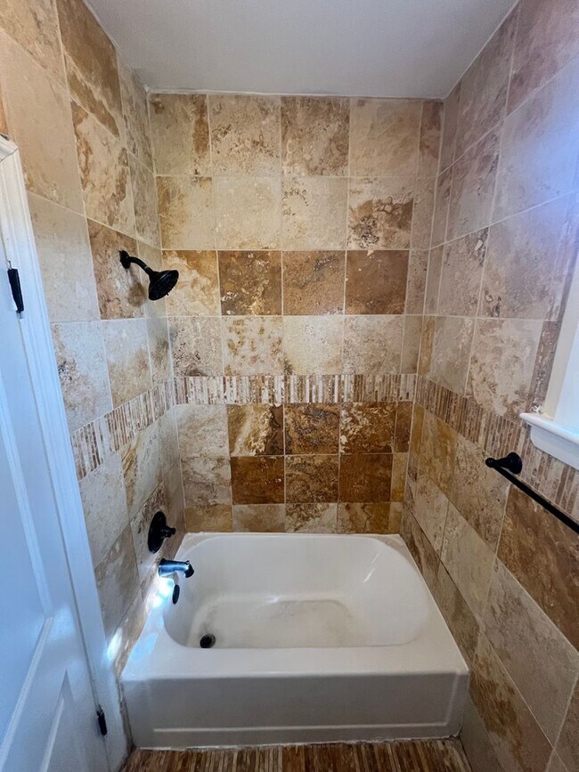 Building Photo - 838 Smith St