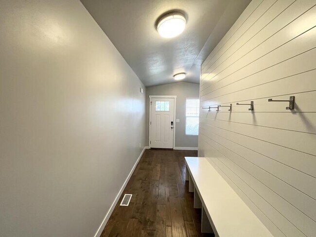 Building Photo - 621 Koins Way