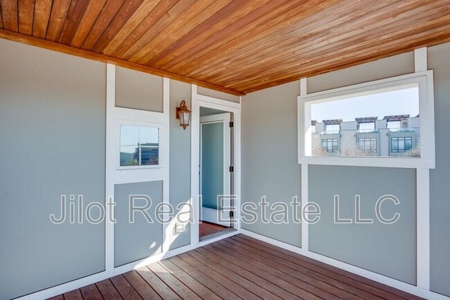 Building Photo - 1806 DeKalb Ave NE