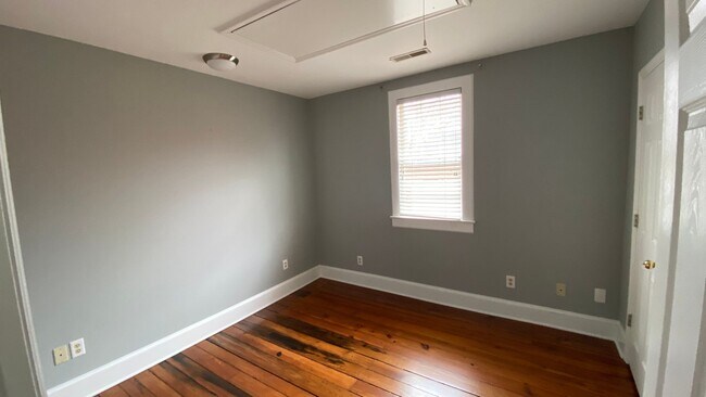 Building Photo - 3 Bedroom 2.5 Bath House in Radcliffeborough - Downtown Charleston