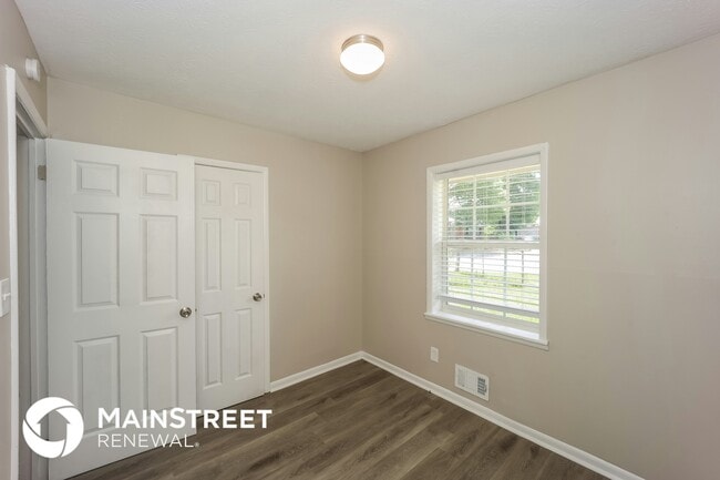 Building Photo - 8904 Channing Dr