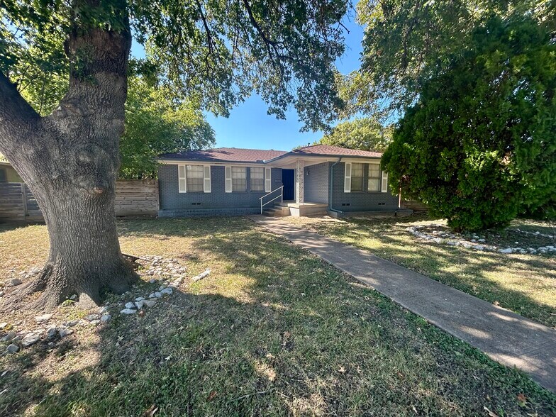 Building Photo - 5249 Dazzle Dr