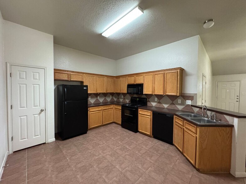 Building Photo - 1204 Cinch Dr