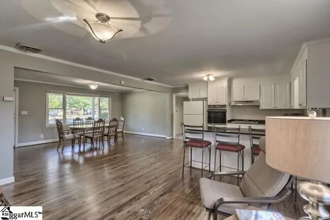 Building Photo - 414 Mapleton Dr