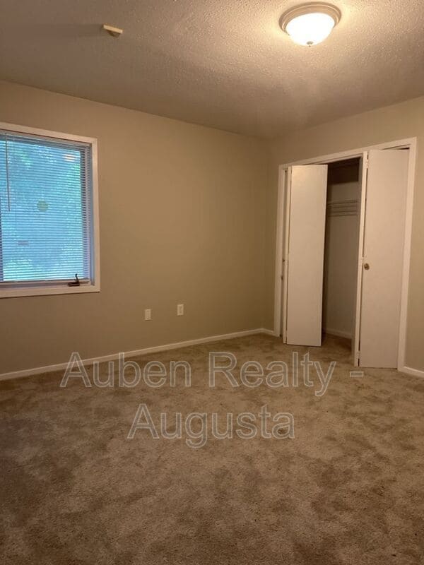 Building Photo - 3208 Summerchase Cir