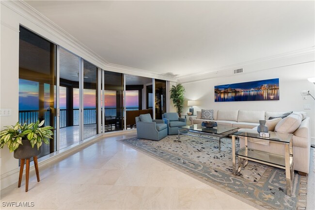 Building Photo - 8473 Bay Colony Dr