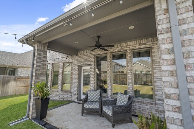 Building Photo - 10707 River Walk Dr