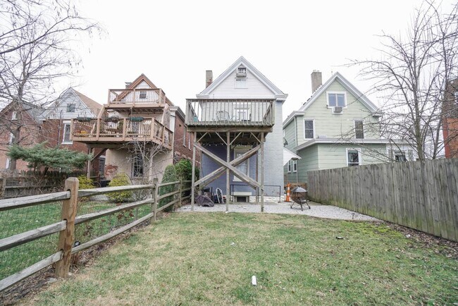 Building Photo - Awesome 4 Bed/ 2 Full Bath on Fairview Min...