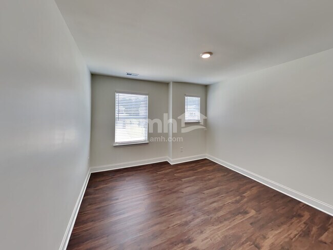 Building Photo - 738 Carnaby Ln