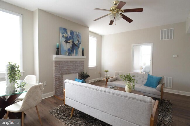 Building Photo - 104 S Loudoun St