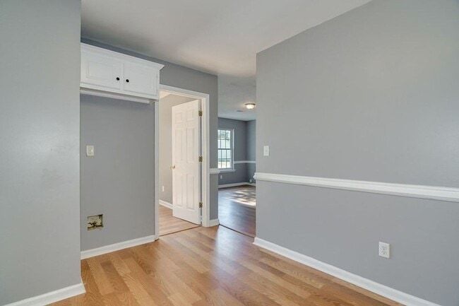 Building Photo - A Classic Act