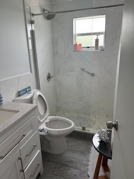 Bathroom - 191 NW 17th Ave