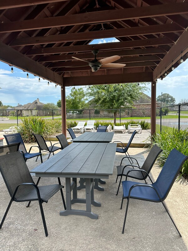 Building Photo - 1001 Southlake Cir