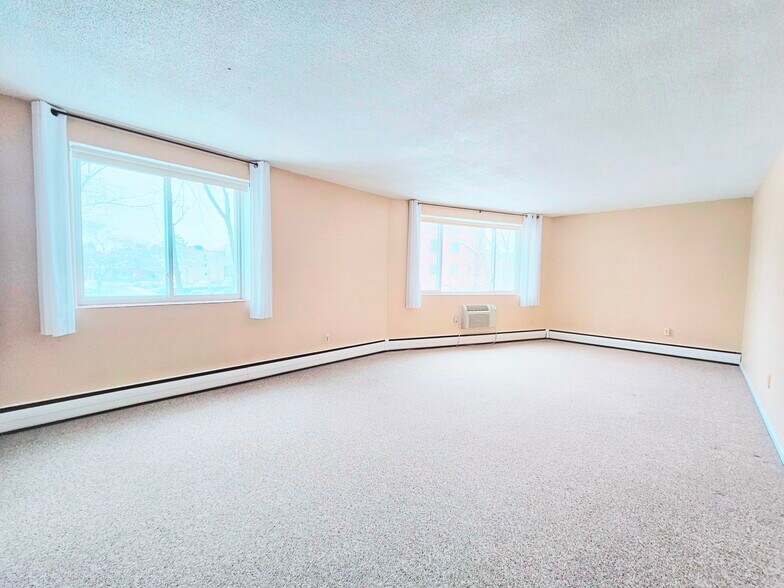 Building Photo - 50 Green St