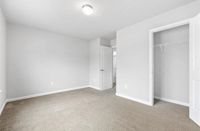 Building Photo - 207 Finley Dr