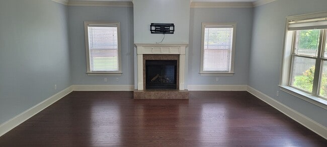 Building Photo - Stunning 4-Bedroom, 3.5-bath Home in the P...