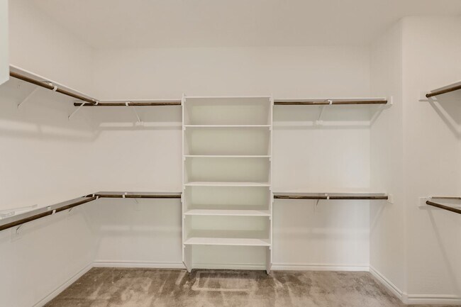 Building Photo - Beautiful 4 bed, 4.5 bath, 3 car garage with full casita!