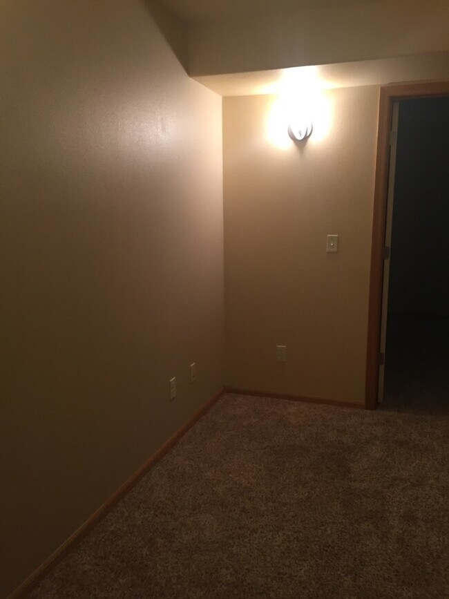 Building Photo - 642 Antelope Cir