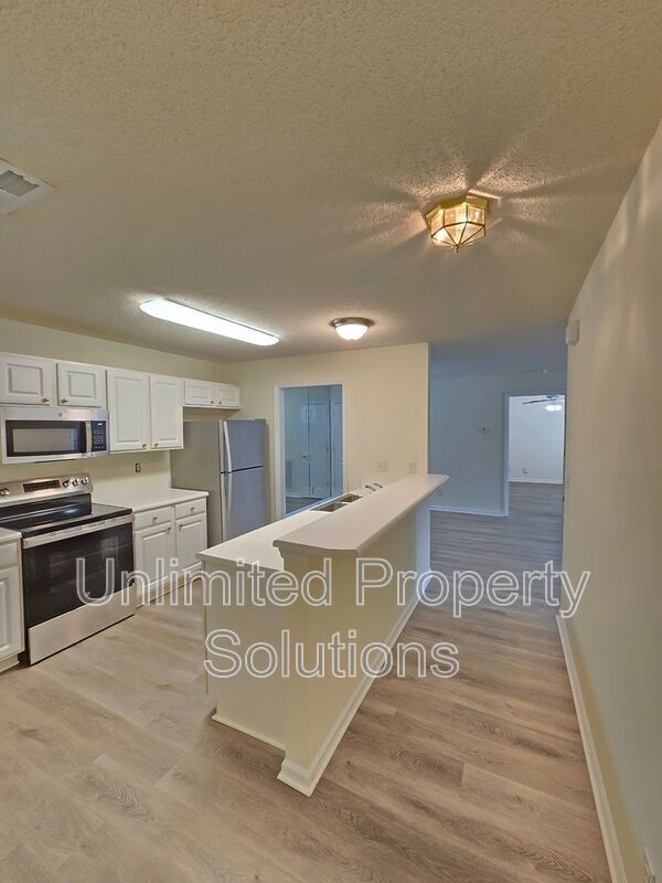 Building Photo - 5010 Hunters Trail