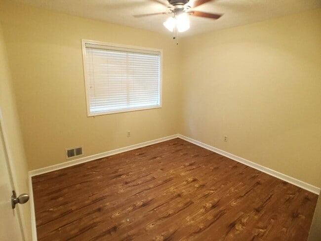 Building Photo - 5040 Woodland Dr NW