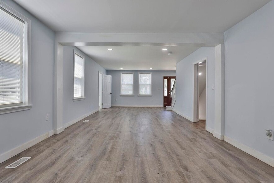 Building Photo - 151 Tolles St