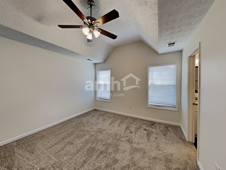 Building Photo - 149 Waters Edge Dr