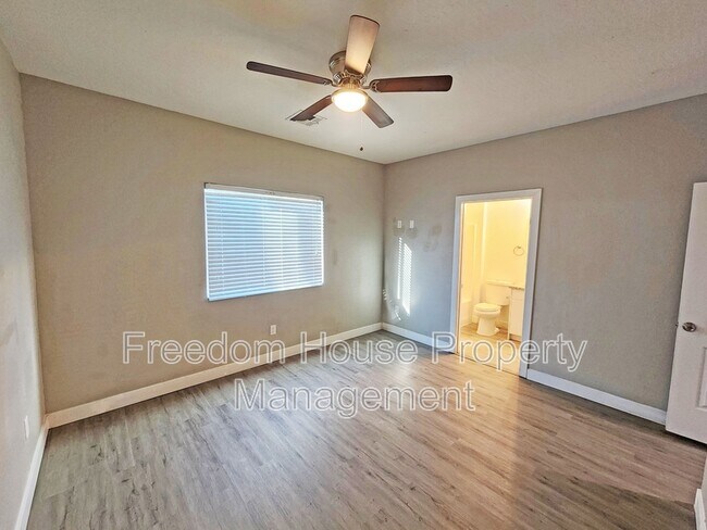 Building Photo - 1121 Sixshooter Ave