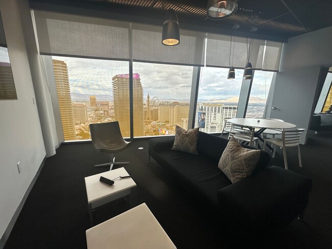 Building Photo - Furnished Studio on The Strip