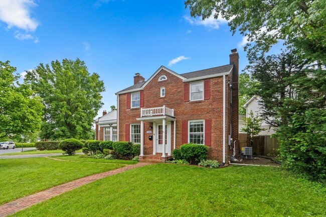 Building Photo - 2200 Windham Ln