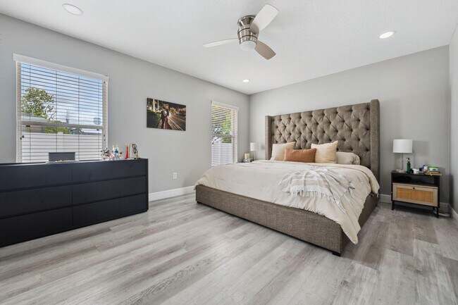 Building Photo - 249 SW Aubudon Ave