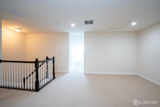 Building Photo - 16 Clover Ln