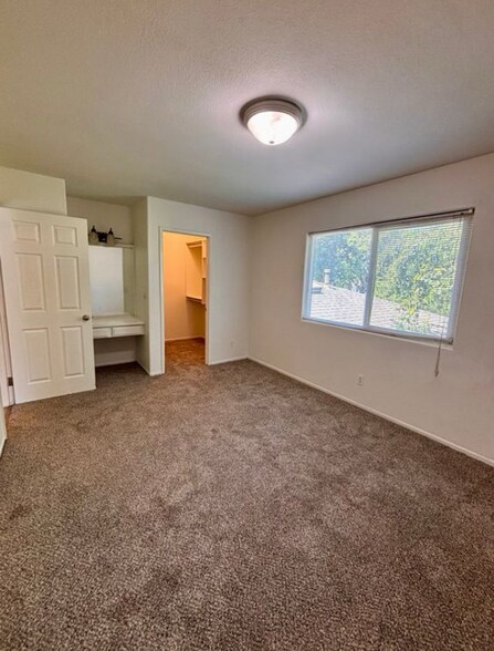 Building Photo - 1204 Acadia Pl