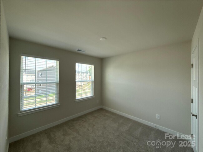 Building Photo - 422 Serenity Cir