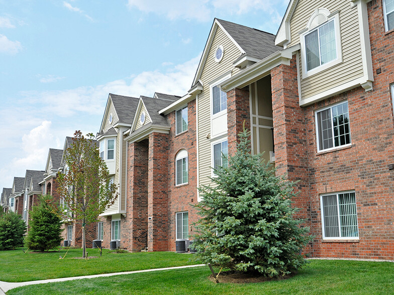 Apartment Building Exterior - LakePointe Apartments