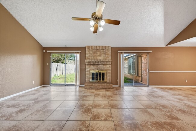 Building Photo - 11415 Chariot Dr