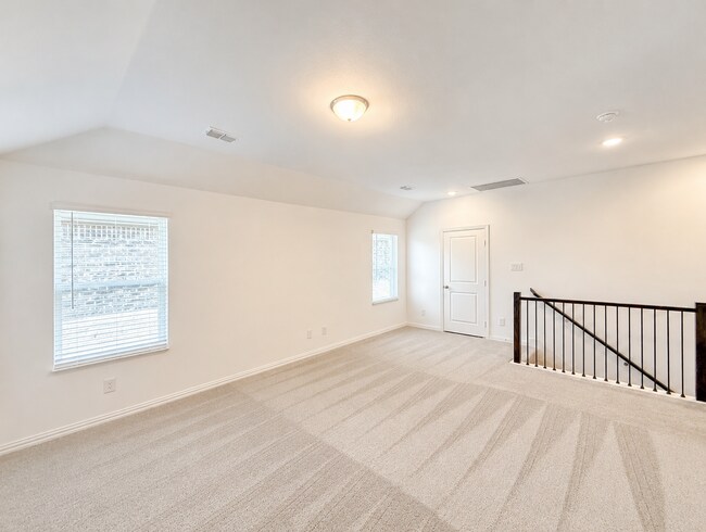 Building Photo - 715 Roanoke Dr