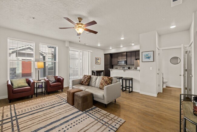 Building Photo - Beautiful Home in Garden City!