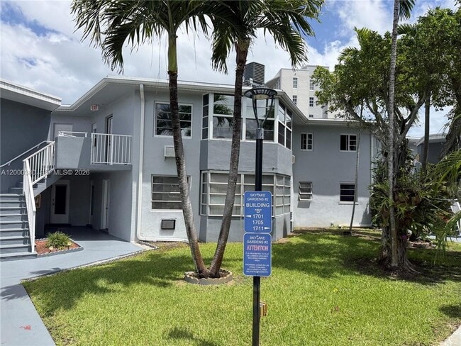 Building Photo - 1701 NE Miami Gardens Dr