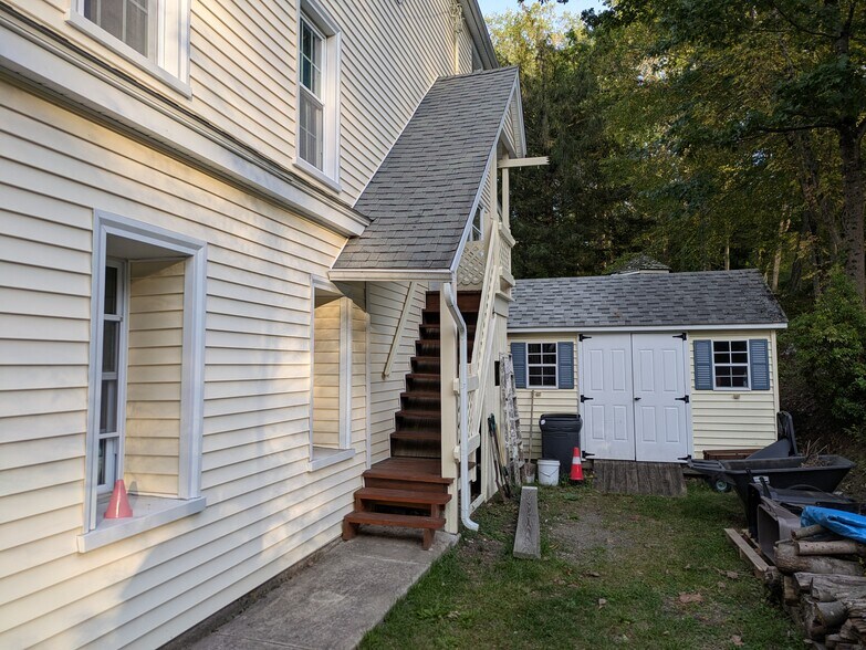 Building Photo - 21 Holbrook Rd