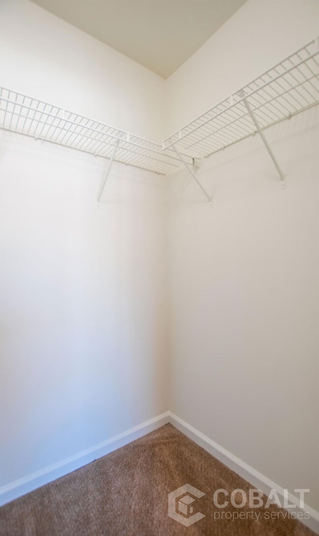 Building Photo - 6823 Blackstone Pl
