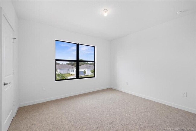 Building Photo - 2048 NE Ocean Dunes Dr