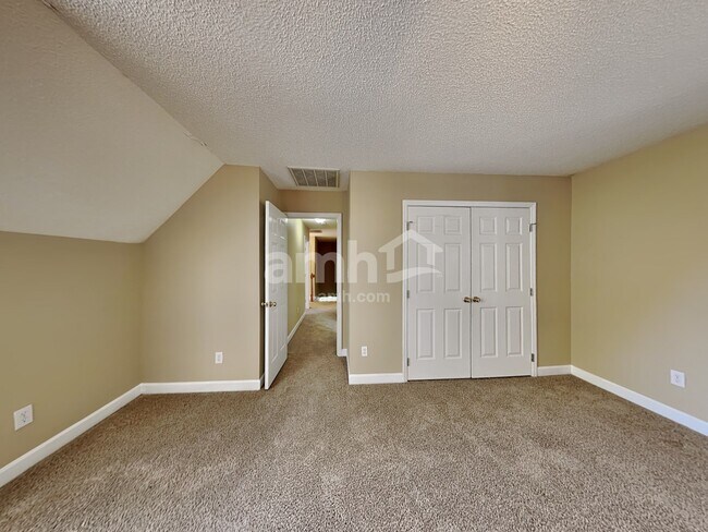 Building Photo - 1105 Stonewater Dr