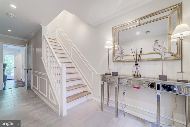 Building Photo - 8 Carriage House Cir