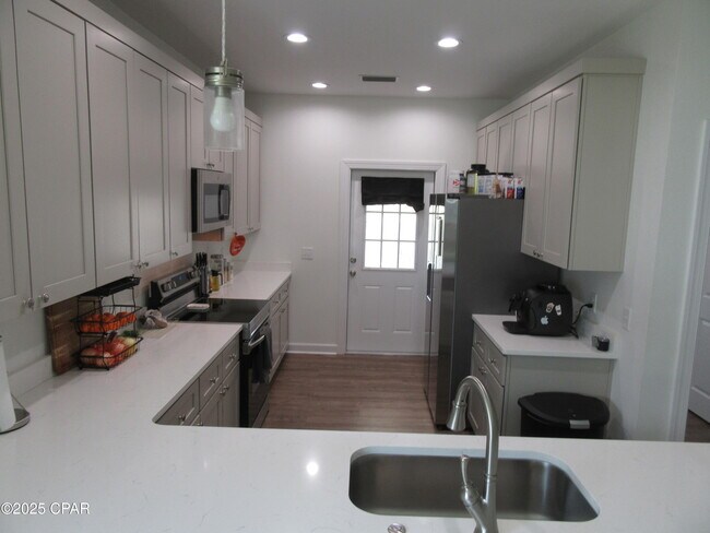 Building Photo - 2811 N Panama Ave
