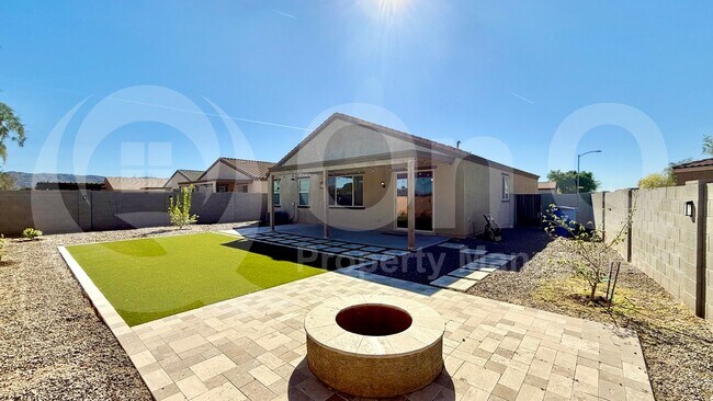 Building Photo - 5215 S 18th Pl