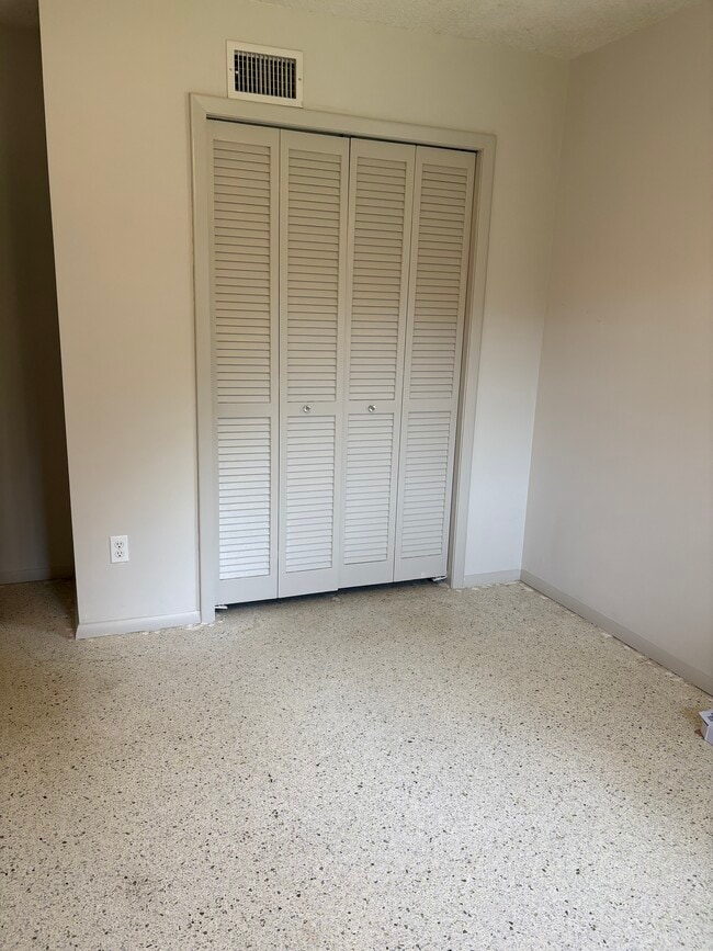 Building Photo - 3226 Rosewood Ave
