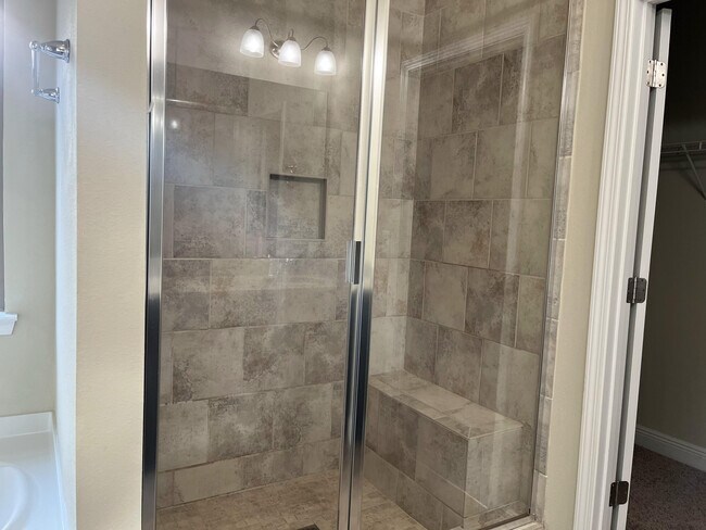 Building Photo - 671 Teal St