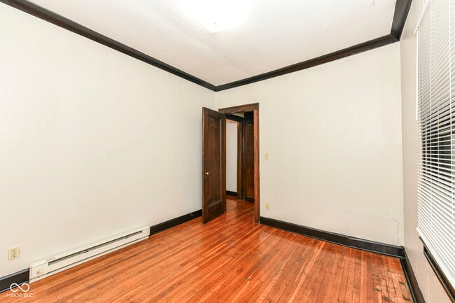 Building Photo - 590 Woodruff Pl W Dr