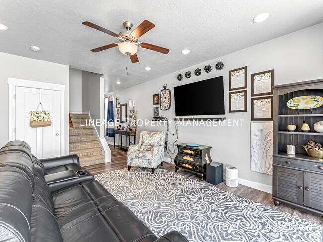 Building Photo - 10855 N Sandstone Way