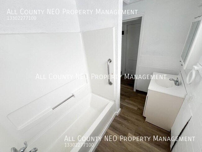 Building Photo - 1180 Murray Ave